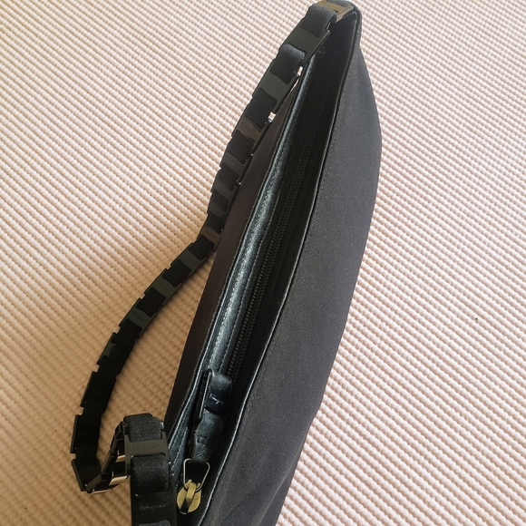 SOLD - Vintage Salvatore Ferragamo Shoulder Baguette Vara Bag with Metal Links - Picture 7 of 13